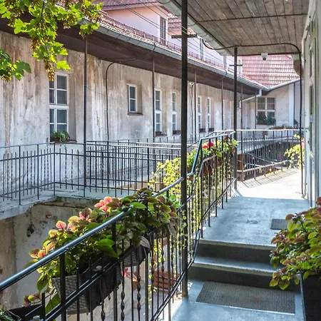 Jozefa 12 Apartman *